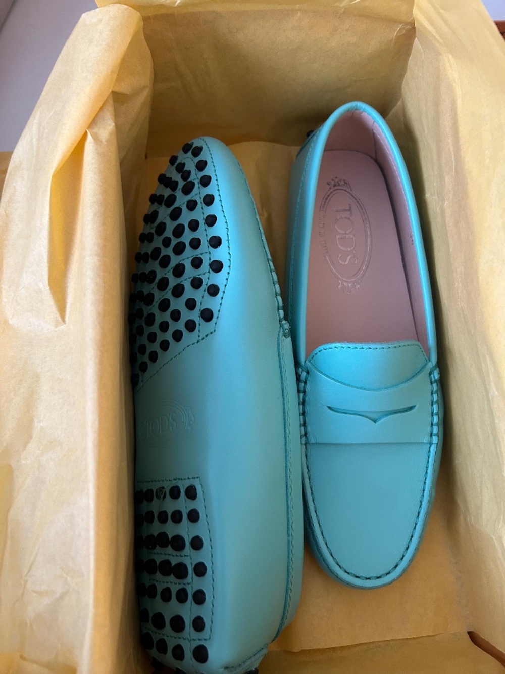Tods women driving shoes(NWT)